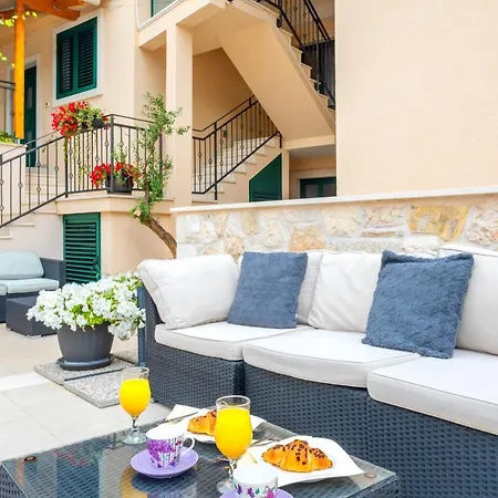 Апартаменти Ante 2 Hvar Center, Pool