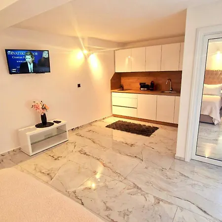 Apartment Ante 2 *